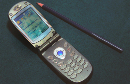 Смартфон Motorola образца 2003 года.