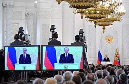 Президент России Владимир Путин во время выступления с ежегодным посланием Федеральному собранию РФ.