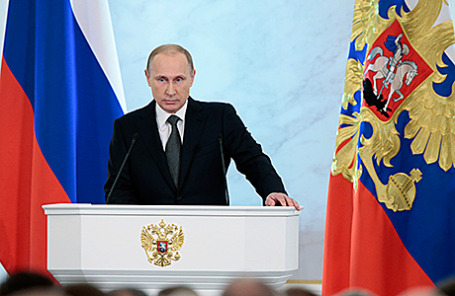 Президент России Владимир Путин во время выступления с ежегодным посланием к Федеральному собранию РФ в Георгиевском зале Кремля, Москва, 4 декабря 2014.
