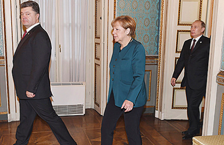 Президент Украины Петр Порошенко, канцлер Германии Ангела Меркель, президент России Владимир Путин (слева направо).