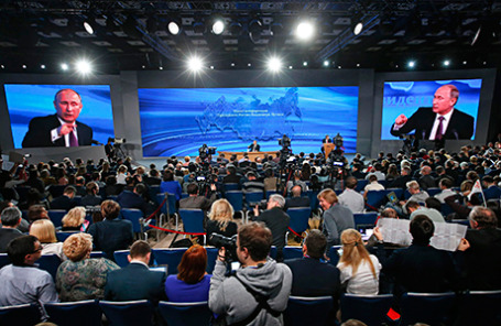 Президент России Владимир Путин на большой ежегодной пресс-конференции в Центре международной торговли на Красной Пресне.