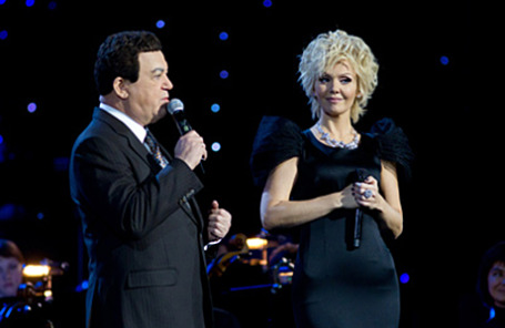 Певцы Иосиф Кобзон и Валерия.