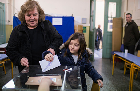Голосование во время парламентских выборов в Афинах, Греция, 25 января 2015.