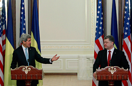 Госсекретарь США Джон Керри и президент Украины Петр Порошенко (слева направо).