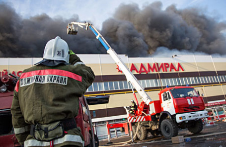 Тушение пожара в торговом центре «Адмирал».