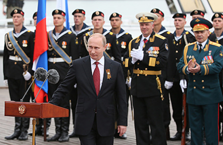Президент России Владимир Путин на параде Победы в Севастополе.