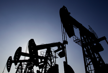 Добыча нефти.