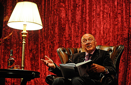 Телеведущий Владимир Познер.