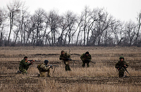 Ополченцы недалеко от Дебальцево.