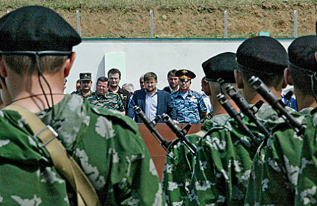 Президент Чечни Рамзан Кадыров участвует в военном параде.