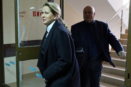 Бывшая глава Департамента имущественных отношений Минобороны РФ Евгения Васильева и адвокат Хасан Бороков в Пресненском суде Москвы.