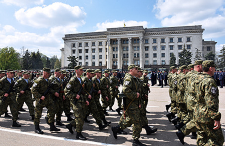 Усиление мер безопасности у Дома профсоюзов в Одессе.