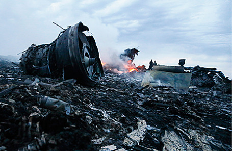 Обломки самолета Boeing «Малайзийских авиалиний», который разбился возле Донецка 17 июля 2014.