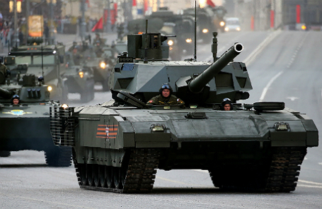 Танк Т-14 «Армата» во время проезда военной техники по Тверской улице перед репетицией парада на Красной площади в честь 70-летия Победы в Великой Отечественной войне.