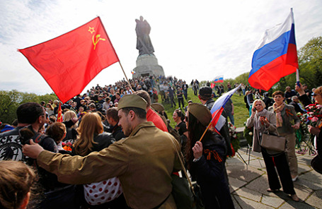 Торжества по случаю Дня Победы в Трептов-парке в Берлине, Германия, 9 мая 2015.