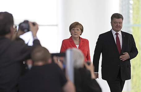 Канцлер Германии Ангела Меркель и президент Украины Петр Порошенко во время встречи в Берлине, 13 мая 2015.