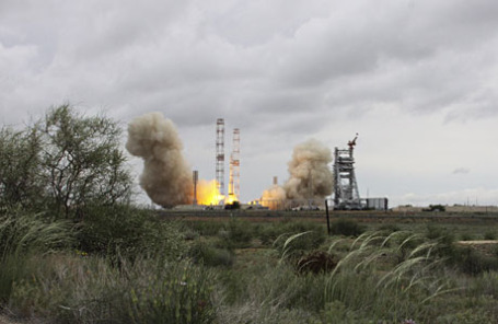 Ракета Протон-М на космодроме Байконур, Казахстан.