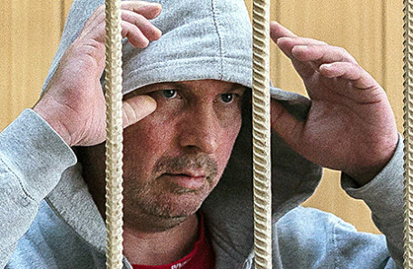 Бывший заместитель председателя правления банка «Траст» Олег Дикусар, подозреваемый в мошенничестве, во время судебного заседания в Тверском суде, Москва, 21 мая 2015.
