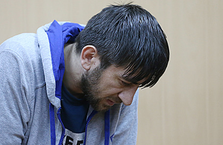 Дени Мирзоев, сбивший насмерть мотоциклиста на Кутузовском проспекте, во время рассмотрения ходатайства следствия об аресте в Тверском суде. Москва, 29 мая 2015.