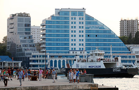 Вид на новый жилой комплекс в Севастополе.