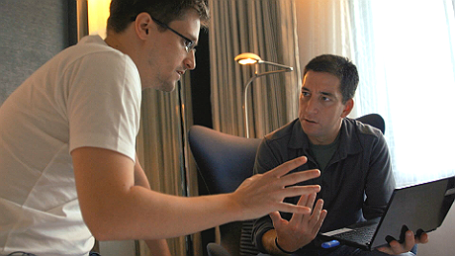 Эдвард Сноуден и Гленн Гринвальд в фильме «Citizenfour: Правда Сноудена».