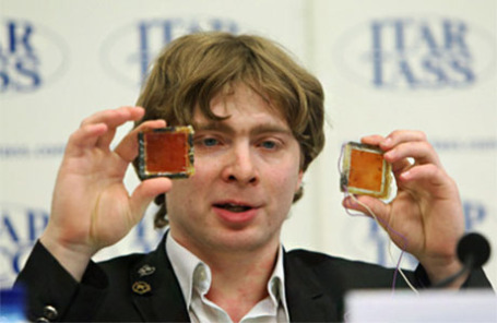 Молодой ученый Дмитрий Лопатин.