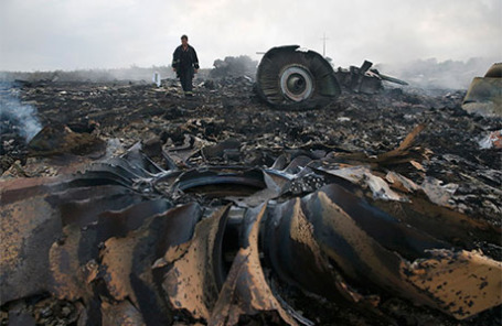 На месте крушения Boeing-777 под Донецком.