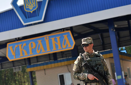 Пограничный служащий Украины на посту.