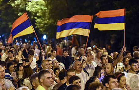 Протесты в Ереване против повышения цен на электроэнергию в Ереване, Армения, 23 июня 2015.