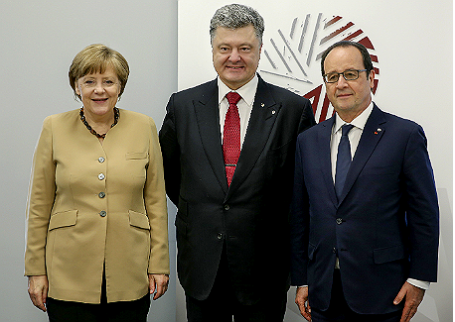 Канцлер Германии Ангела Меркель, президент Украины Петр Порошенко и президент Франции Франсуа Олланд (слева направо).