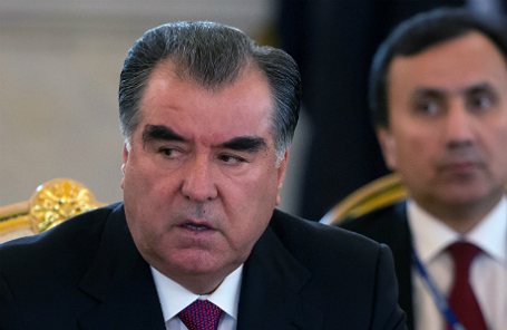 Президент Таджикистана Эмомали Рахмон (слева).