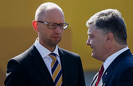 Президент Украины Петр Порошенко и премьер-министр Украины Арсений Яценюк (справа налево).