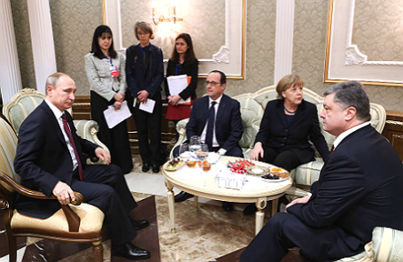 Президент России Владимир Путин, президент Франции Франсуа Олланд, канцлер Германии Ангела Меркель и президент Украины Петр Порошенко (слева направо).