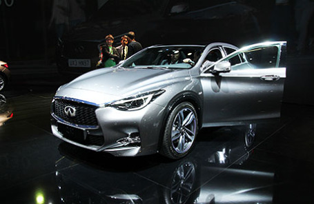Infiniti Q30.