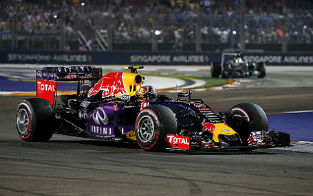 Пилот Red Bull Даниил Квят во время Гран-при «Формулы-1» в Сингапуре.