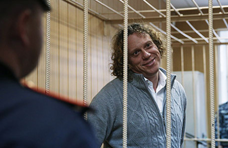 Бизнесмен Сергей Полонский, обвиняемый в мошенничестве в особо крупном размере при строительстве элитного жилья, во время рассмотрения ходатайства следствия о продлении срока ареста в Тверском суде.