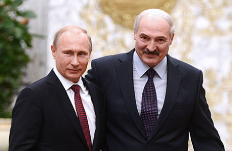 Президент России Владимир Путин и президент Белоруссии Александр Лукашенко (слева направо).