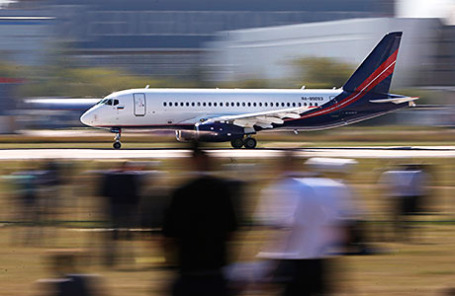 Российский авиалайнер Superjet-100.