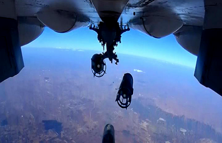 Самолеты российской авиагруппы продолжают нанесение ударов по инфраструктуре террористической группировки ИГ.