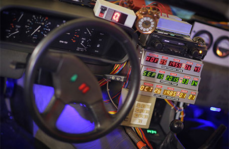 Знаменитый спорткар DeLorean DMC 12, который прославился в фильме «Назад в будущее».