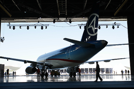 Российский самолет Sukhoi SuperJet 100.