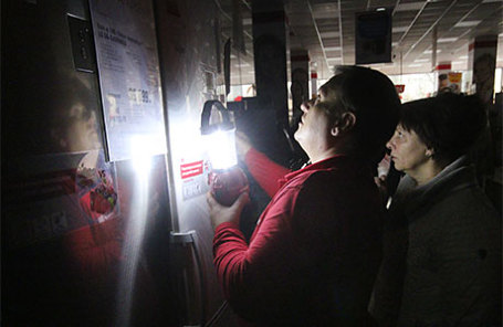 Местные жители в одном из торговых центров бытовой техники в селе Строгановка Симферопольского района. 