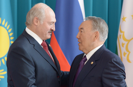 Президент Белоруссии Александр Лукашенко и президент Казахстана Нурсултан Назарбаев (слева направо).