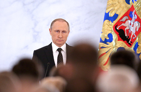 Президент России Владимир Путин во время выступления с ежегодным посланием Федеральному собранию РФ в Кремле, 3 декабря 2015.