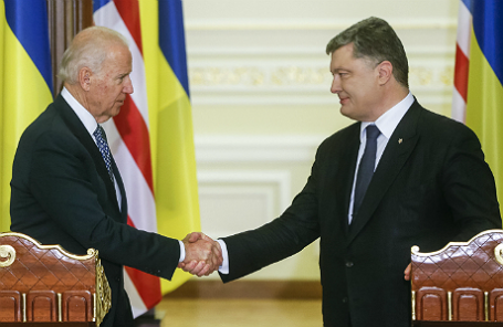 Вице-президент США Джо Байден и президент Украины Петр Порошенко.