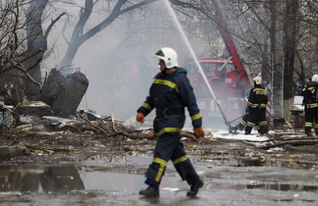 Россия. Волгоград. 20 декабря 2015. Тушение пожара на месте взрыва в жилом многоквартирном доме по улице Космонавтов.