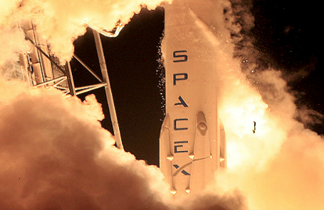 Пуск ракеты Falcon 9 на станции ВВС США «Мыс Канаверал».