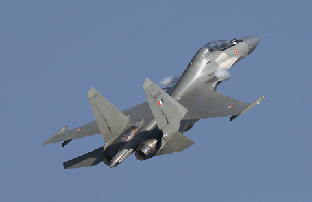 Истребитель Су-30МКИ ВВС Индии на авиакосмической выставке Aero India 2015.