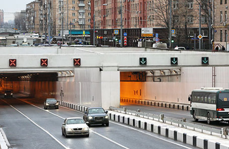 Движение автомобилей по Алабяно-Балтийскому тоннелю, соединяющему районы Сокол, Аэропорт и Коптево.Тоннель входит в центральный участок создаваемой Северо-Западной хорды столицы. 