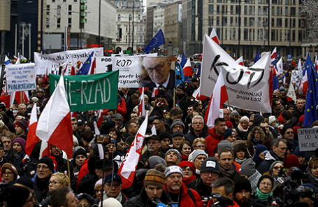 Антиправительственная демонстрация в Варшаве, Польша, 9 января 2016.